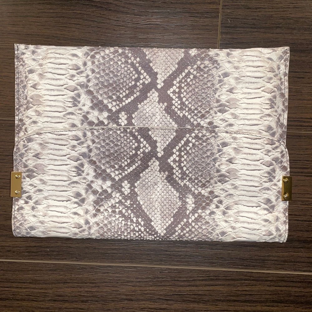 Stuart Weitzman Snake Skin print Clutch - Picture 2 of 9